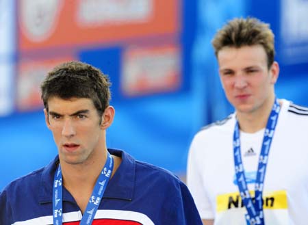 Phelps (front) and Biedermann are at the awarding ceremony of the world swimming championships, July 28, 2009. (Xinhua/Zeng Yi)