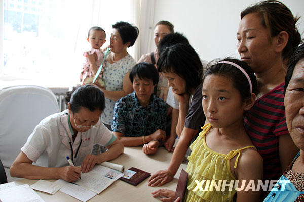 Altogether 2,622 people have sought medication for gastrointestinal illness after the tap water supply was contaminated by rainfall Saturday in Chifeng City of north China's Inner Mongolia Autonomous Region, the local health authority said Wednesday.