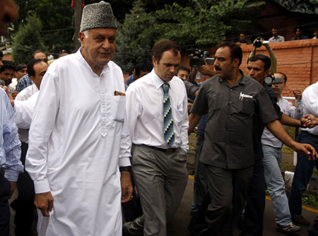 India-controlled Kashmir's top administrative official, Chief Minister Omar Abdullah (C), walks with his father (L) to the Governor House to offer his resignation in Srinagar, summer capital of Indian-controlled Kashmir, July 28, 2009. Omar Abdullah announced on Tuesday to resign from the post in the floor of the assembly house following allegations leveled by an opposition member of his involvement in the infamous sex scandal that rocked the region in 2006. (Xinhua/Javed Dar)