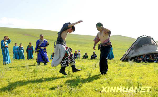 Locals engage in a spot of Mongolian wrestling in a photo taken on July 25, 2009. [Photo: Xinhuanet] 