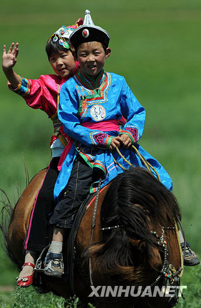 A girl and her little brother on a horse in China's Inner Mongolia Autonomous Region, July 25, 2009. [Photo: Xinhuanet]