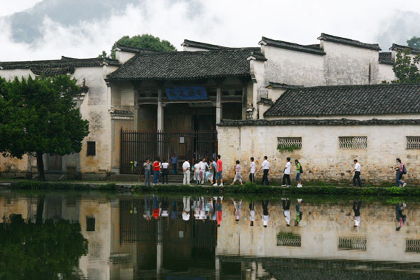 The South Lake Academy in Hongcun village, Anhui province. [Photo: CRIENGLISH.com] 