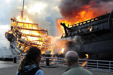 The replica of the 17th century Dutch East India Company (VOC) ship Prins Willem, which was moored at Den Helder, has been totally destroyed by a fire in the early hours of Thursday morning.[Xinhua/AFP]