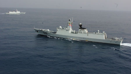 Zhoushan and Xuzhou (front) missile frigates change directions to join the Second Chinese naval escort on the Gulf of Aden, July 30, 2009. Two frigates and a supply ship from the Chinese navy, on another escort mission to fend off Somali pirates, joined with the second naval escort on Thursday.[Guo Gang/Xinhua]