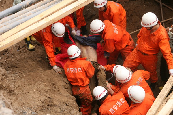Two people were killed when a subway tunnel under construction collapsed in Xi'an, capital city of northwest China's Shaanxi Province on Sunday. [CFP]