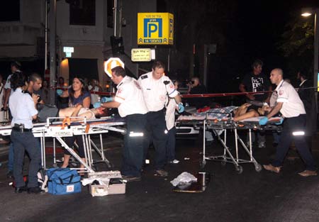 Israeli paramedics treat victims after a shooting incident in a basement club in central Tel Aviv Aug. 1, 2009. [Xinhua/Reuters]