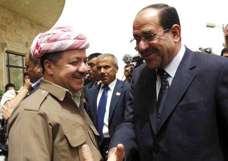 Kurdish President Masoud Barazani (L) welcomes Iraq's Prime Minister Nuri al-Maliki (R) after his arrival at Iraq's autonomous Kurdistan region near Sulaimaniya, 260 km (160 miles) northeast of Baghdad, August 2, 2009. Iraqi Prime Minister Nuri al-Maliki paid a visit on Sunday to the northern Kurdish region to hold talks with Kurdish leaders over disputes of oil and land. [Xinhua/Reuters]