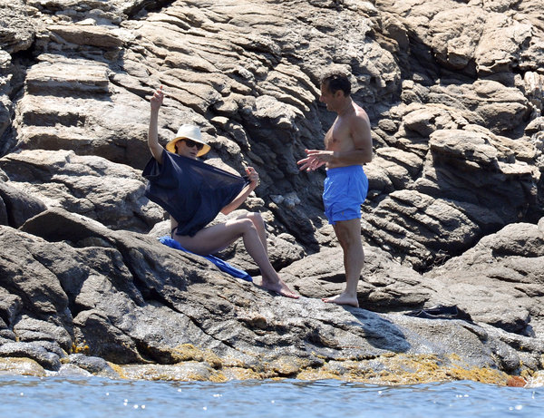 French President Nicolas Sarkozy and his Wife Carla Bruni-Sarkozy during their holidays at 'le Cap Negre'. [CFP]