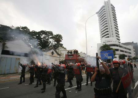 Malaysian riot police fire tear gas at demonstrators during a protest against the Internal Security Act (ISA) in downtown Kuala Lumpur August 1, 2009. Malaysian police fired tear gas and detained about 180 people on Saturday to break up an opposition-led rally of over 5,000 people protesting against ISA, a security law that allows detention without trial.[Xinhua/Reuters]