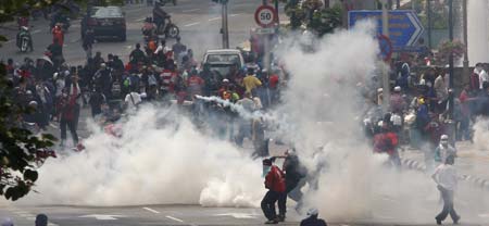 Malaysian riot police fire tear gas at protesters during a demonstration against the Internal Security Act (ISA) in downtown Kuala Lumpur August 1, 2009. Malaysian police fired tear gas and detained about 180 people on Saturday to break up an opposition-led rally of over 5,000 people protesting against ISA, a security law that allows detention without trial. [Xinhua/Reuters] 