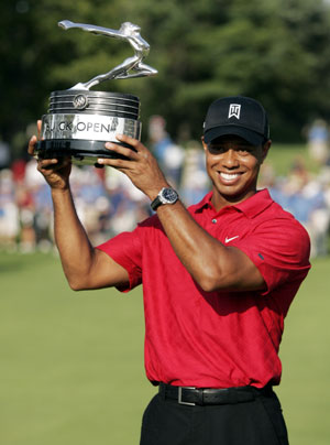 Tiger Woods holds up the championship trophy after winning the Buick Open PGA golf tournament at Warwick Hills in Grand Blanc, Michigan August 2, 2009. 