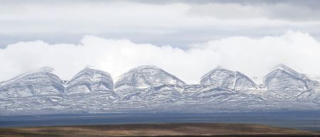 The snow-capped Kunlun Mountain is pictured in the hinterland of the Qinghai-Tibet Plateau, west China, July 30, 2009. (Xinhua/Hou Deqiang)