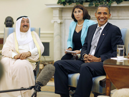 U.S. President Barack Obama (R) meets with Al-Ahmad Al-Jaber Al-Sabah, the Emir of Kuwait, in the Oval Office of the White House in Washington, pledging to further cooperation with the gulf Arab country, August 3, 2009. [Xinhua/Reuters]