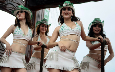 Contestants participate in a beauty contest of cowgirls to mark the traditional San Sebastian festival in Diriamba, southern agriculture and animal husbandry city of Nicaragua, Aug. 3, 2009. [Jairo Cajin/Xinhua]