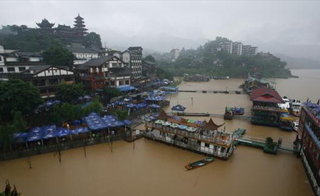 A general view shows the flooded area after a rainstorm in Ciqikou town of Chongqing in southwest China, August 3, 2009. In the next 10 days, the heat weave will continue in most parts of south China while rainstorms will hit the northeast, said Chen Zhenlin, a spokesman for the China Meteorological Administration (CMA). [China Daily]