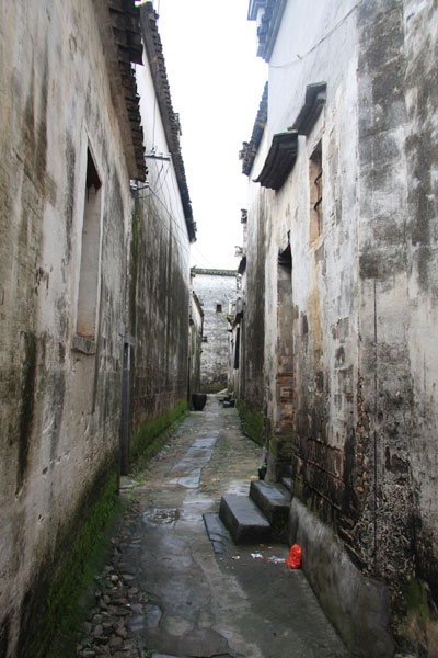 The beautiful ancient village of Nanping in southwestern Yixian county, Anhui Province, has been a popular filming location for many Chinese movies and television programs. [Photo: CRIENGLISH.com] 