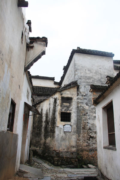 The beautiful ancient village of Nanping in southwestern Yixian county, Anhui Province, has been a popular filming location for many Chinese movies and television programs. [Photo: CRIENGLISH.com] 