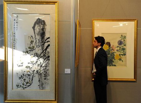 A man looks at works at the exhibition of 'Sound of Ink' by Chinese artist Zhou Suyin at the U.N. headquarters in New York, on Aug. 3, 2009. The exhibition of 'Sound of Ink' was opened here on Monday. 