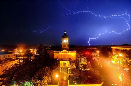 A rainstorm in Athens on June 18, 2009 during which many flashes of lightning shot across the sky and instantly cut off electricity supply for more than 4,000 residents.[CRI]