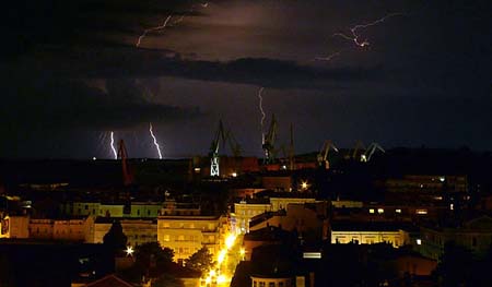 Flashes of lightning illuminate Croatia's Pula Port on July 10, 2009. [CRI]