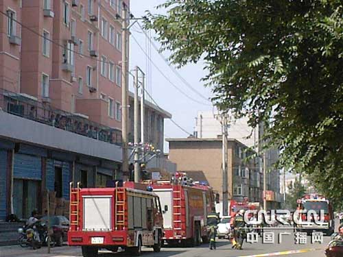 Rescue vehicles await orders near the venue of ammonia leakage accident in Chifeng City of north China's Inner Mongolia Autonomous Region, August 5, 2009.