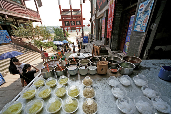 Local snacks sell well here. [Photo: china.org.cn/china.com.cn]