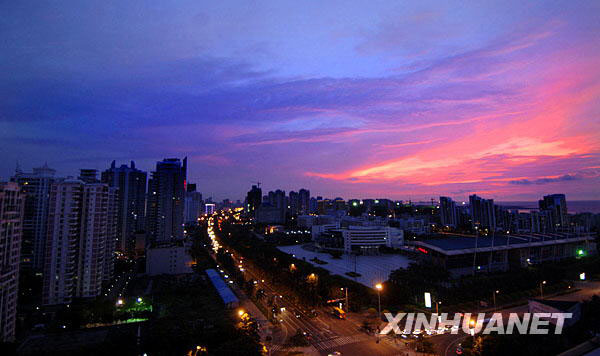 Rosy clouds rise across the sky of Haikou City in Hainan province in this photo issued on August 3, 2009. [Photo: Xinhuanet]