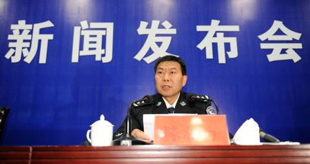 Chen Zhuangwei, head of the Public Security Bureau of Urumqi City, addresses a press conference in Urumqi, capital of Xinjiang Uygur Autonomous Region in northwest China, Aug. 4, 2009.(Xinhua/Sadat) 