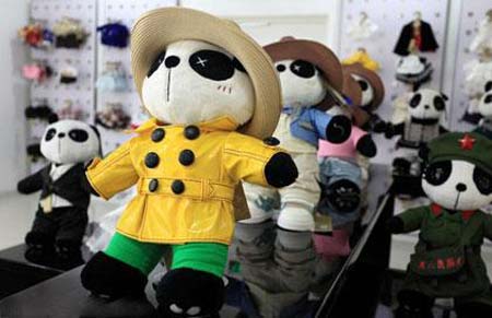 A selection of panda dolls and costumes have been selling like hot cakes among Beijing's youth.[CRIENGLISH.com]