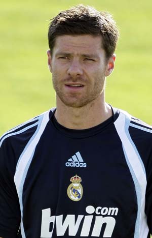 Real Madrid's Xabi Alonso attends his first training session at Valdebebas training grounds outside Madrid August 5, 2009. Real Madrid have ended their search for new signings with the deal to land Spain midfielder Xabi Alonso from Liverpool and will now focus on trimming their squad, director general Jorge Valdano said on Wednesday.