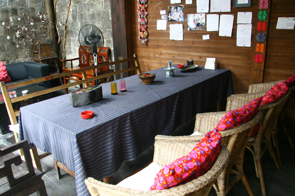 The drinking section of Zhulan Bar in Xidi village, Anhui Province. [Photo: CRIENGLISH.com]