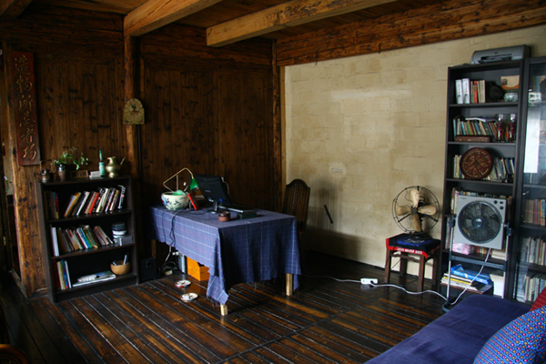 A reading area in Zhulan Bar in Xidi village, Anhui Province. [Photo: CRIENGLISH.com]