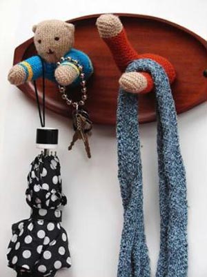 Teddy bear wall hook [ CCTV.com] 