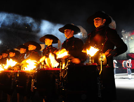Drummers from Switzerland perform with blazing drumsticks during the preview of the 60th Military Tattoo Festival in Edinburgh, Britain, Aug. 6, 2009.[Zeng Yi/Xinhua] 