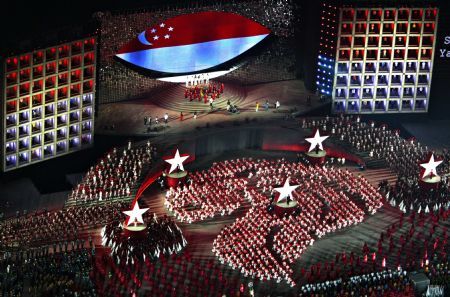 Performers say the pledge during the National Day parade in Singapore August 9, 2009.[Xinhua/Reuters]