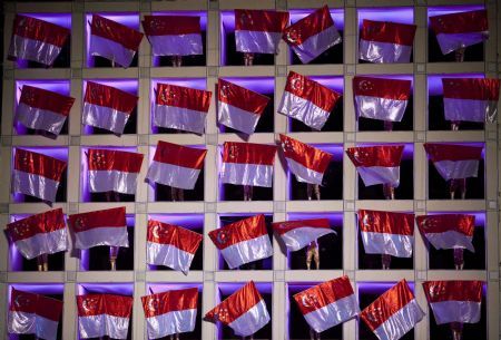 Performers display national flags during the national day parade in Singapore August 9, 2009.[Xinhua/Reuters]