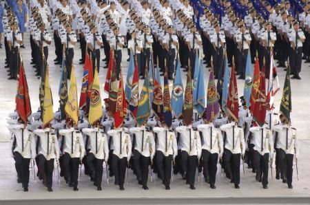 Honour guards attend national day celebration in Singapore, Aug. 9, 2009. Singapore, a city state with a population of 4.84 million, marked its 44th birthday with a massive party at the Marina Bay floating platform on Sunday night. [Zhang Yongxing/Xinhua]