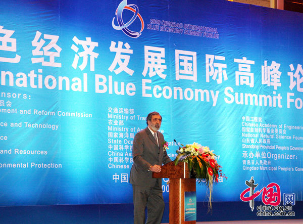 Javier Valladares, Chairman of the Intergovernmental Oceanographic Commission under UNESCO, addressed the 2009 Qingdao International Blue Economy Summit Forum that opened in Qingdao, the main port of east China's Shandong Province Monday. [Zhang Lin/China.org.cn]