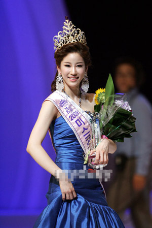 Miss Korea, Kim Ju-li from Soul, was born in 1982; 171 cm tall weights 52 KG. She graduated from a famous Ballet School in Russia, proficient in both English and Russian.