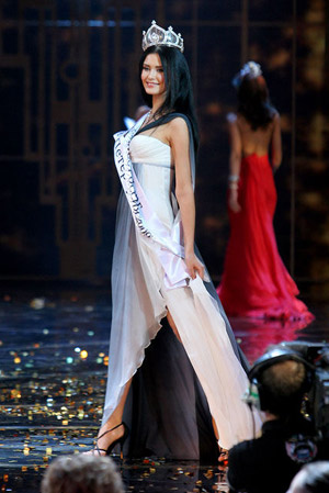 After fierce competition, an 18-year-old model Sofiya Rudeva from St. Petersburg won Miss Russia 2009.