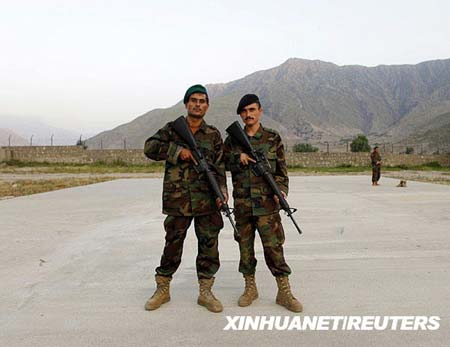 Afghan soldiers pose with M-16 rifles during a training session by U.S. forces in Honaker Miracle camp at the Pesh Valley, Kunar Province August 10, 2009. The Afghan National Army has started the process of changing weapons from the old AK-47 to the American M-16 rifle.