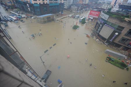 The county seat of Cangnan is flooded on Aug. 10, 2009 in east China's Zhejiang Province. Rainfall brought by typhoon 'Morakot', the 8th this year, has flooded the county seat of Cangnan. 