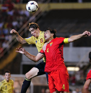 Fernando Torres of Spain (R) battles for the ball with Daniel Mojsov of Macedonia during their international friendly soccer match in Skopje August 12, 2009.