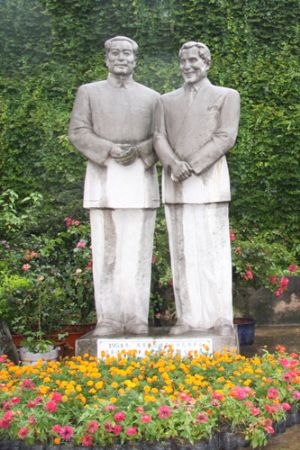 English Actor and film director Charlie Chaplin and former Chinese Premier Zhou Enlai were both known to imbibe large amounts of alcohol.(Photo Source: CRIENGLISH.com)