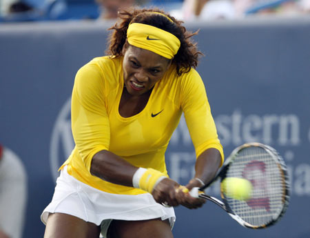 Serena Williams of the U.S. returns a volley to Kateryna Bondarenko of Ukraine during their second round match of the 2009 Cincinnati Women's Open tennis tournament in Cincinnati, August 12, 2009.