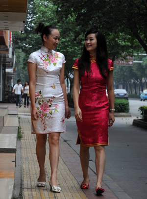 Two stewardesses from Chinese Sichuan Airlines in the Chinese traditional skirt Chi-pao walk on a street in Chengdu, southwest China's Sichuan province, August 12, 2009. Stewardesses of some air routes of Sichuan Airlines will wear Chi-pao as their uniforms. The Chi-pao, a traditional Chinese skirt for ladies, is designed slit up to the thigh on each side. (Xinhua) 