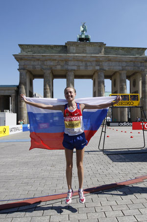 Olga Kaniskina of Russia jumps to celebrate after the final of women's 20Kilometres Race Walk in the 12th IAAF World Championships in Athletics in Berlin, Germany, Aug. 16, 2009. Olga Kaniskina claimed the title with 1:28:09. (Xinhua/Liao Yujie)