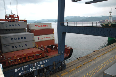 A vessel carrying prefabricated houses donated by Shenzhen prepares to leave Yantian Port in Shenzhen, a booming city in south China, Aug. 17, 2009. (Xinhua/Wu Jun)