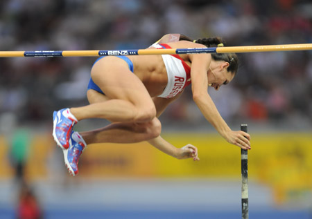 Russia's Elena Isinbayeva competes in her first attempt in the women's pole vault final of the 2009 IAAF World Athletics Championships in Berlin, capital of Germany, on August 17, 2009. World's all-time great women's pole vaulter Elena Isinbayeva suffered her first defeat in six years in major competitions. (Xinhua/Wu Wei)