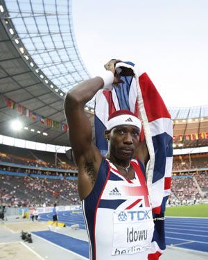 British jumper Phillips Idowu celebrates his victory in the men's triple jump final at the 12th World Athletics Championships in Berlin, capital of Germany, August 18, 2009. Idowu claimed the title here on Tuesday with a world leading score of 17.73 meters. (Xinhua/Wu Wei)